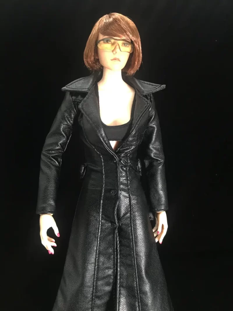 1:6 Женское длинное черное пальто из искусственной кожи_2